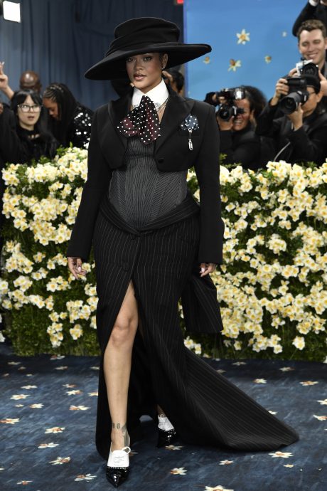 Met Gala｜蕾哈娜宣布怀第三胎　BLACKPINK三缺一美艳亮相