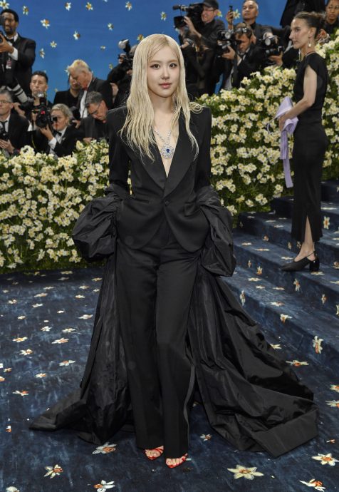 Met Gala｜蕾哈娜宣布怀第三胎　BLACKPINK三缺一美艳亮相