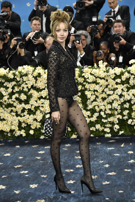 Met Gala｜蕾哈娜宣布怀第三胎　BLACKPINK三缺一美艳亮相