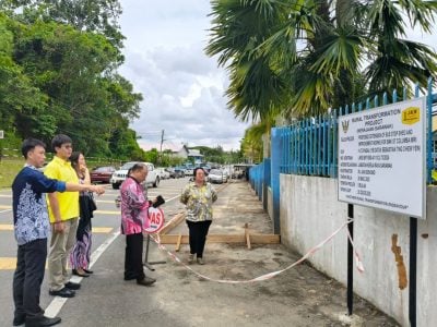 陈超耀拨款10万 . 圣哥伦巴国中 候车亭扩建