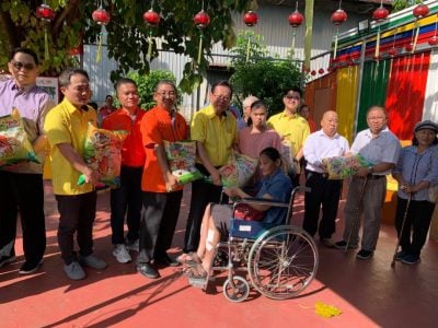 温武平：照亮寻找内心道路 . 卫塞节是不灭明灯