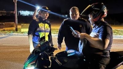 陆交局局长行动．一晚查881车辆开174罚单