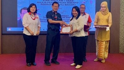 砂教师职工会．争取改善教员福利
