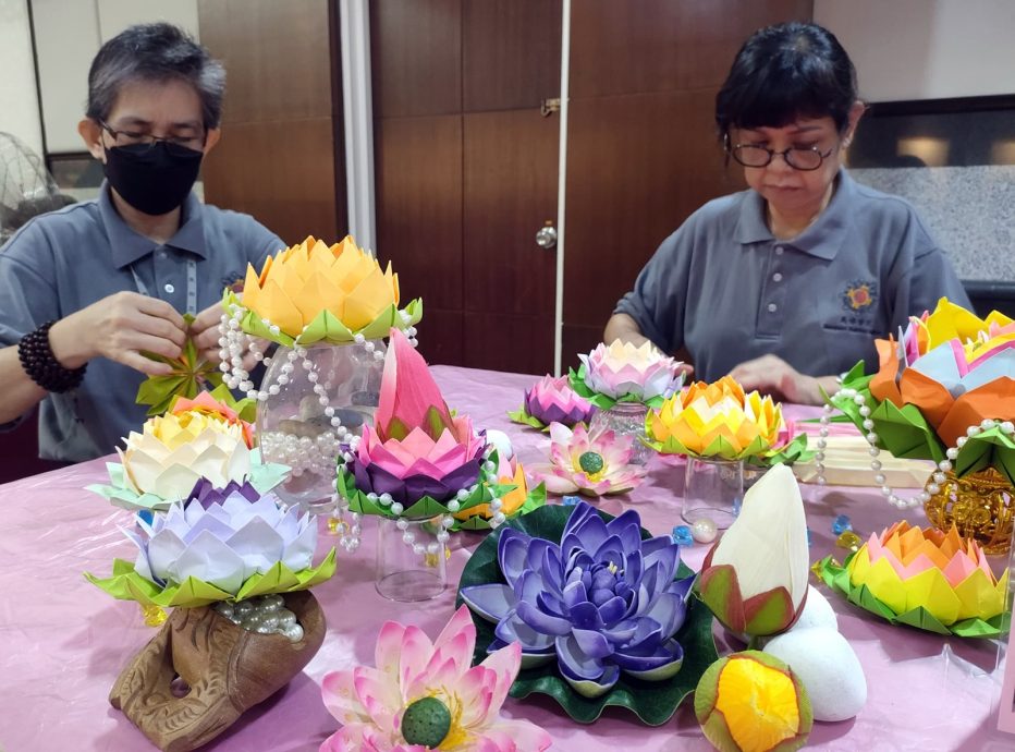 莲花展览迎卫塞 弘扬佛教意义