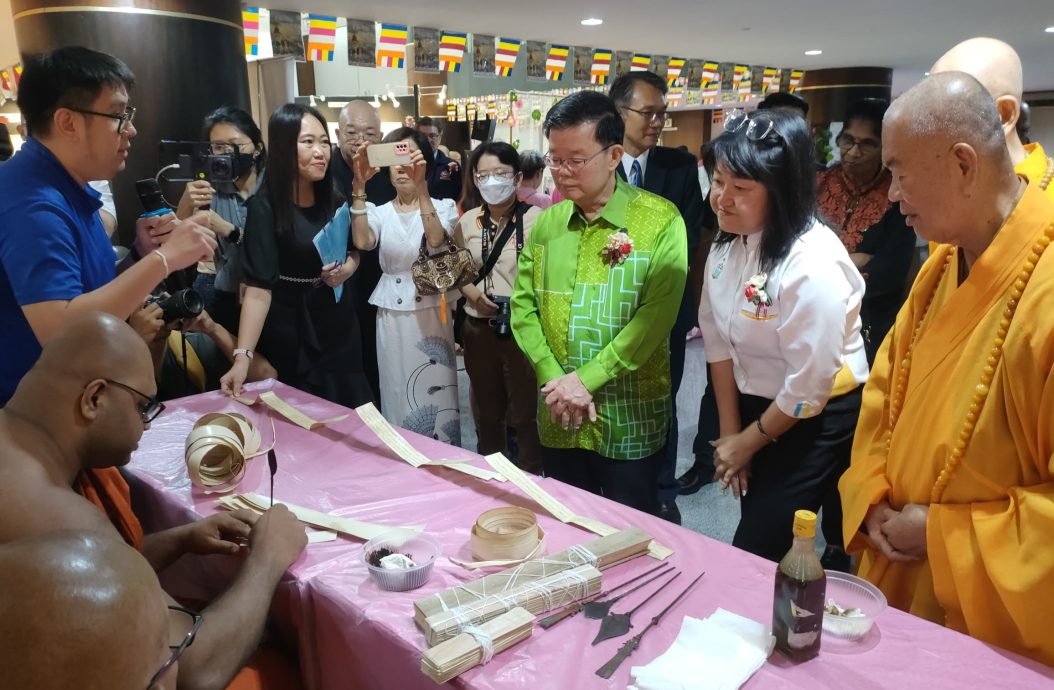 莲花展览迎卫塞 弘扬佛教意义