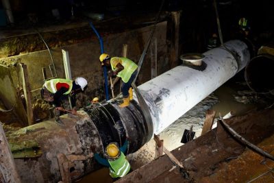 涨潮影响水管衔接工程进度 曹观友笑说：少看风水