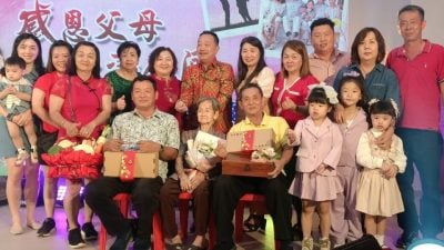 吉中忠顺世家双亲宴   陈德香五代同堂成焦点