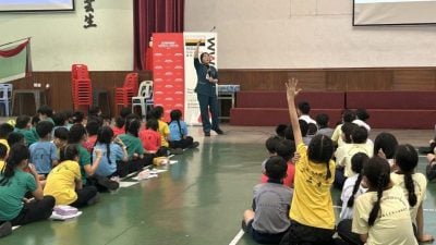 PUMM移交AED给三才华小 350学生学习应急技能