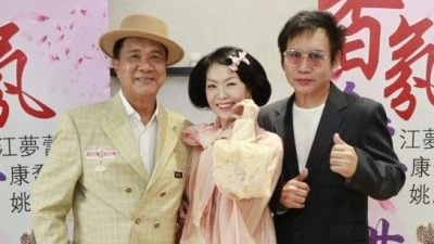 视频 | RM98票价回馈铁粉撇效仿光良 江梦蕾康乔姚乙43年后合体开唱
