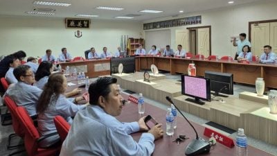 华团理事会 . 华团8月3日改选 . 7月12日提名