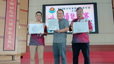 刘强燕：减少对电子产品依赖 . 绘画促进亲子互动