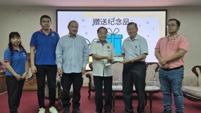 《砂拉越主权》论坛开幕 .  黄顺舸：讨论砂主权非对抗联邦 凝聚共识恢复伙伴地位