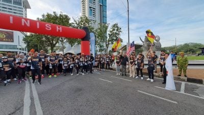 聋人体协火炬接力义跑 . 诗巫站逾500人参与
