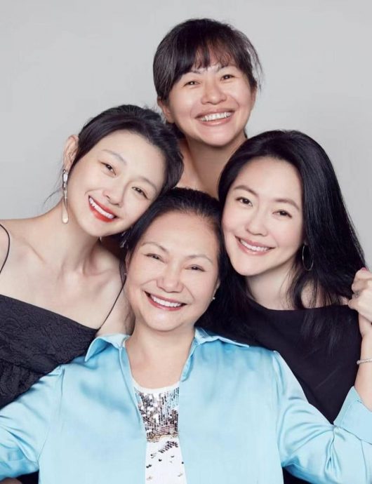 S妈母亲节晒与三女儿合影 大S“AI告白”逼哭网