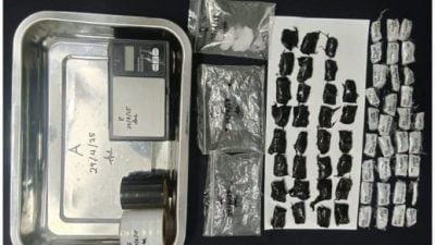 涉嫌线上贩卖冰毒 . 泗警逮捕2男女查获毒品