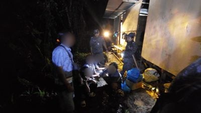 泗移民局多地突检 . 扣20非法外劳
