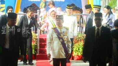 槟州第9任元首宣誓 南利达立走马上任