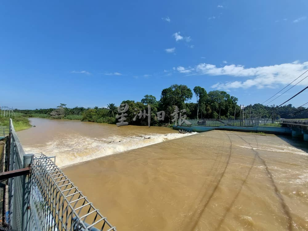 (3/5见报)星角摄/全马唯一鉄路穿越的人造湖-武吉美拉湖