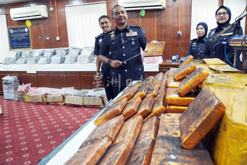 （大北马）渔民发现可疑船混入渔船靠岸，助警起值近130万大麻砖