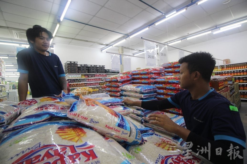 东：政府放宽本地白米限购量，超市及杂货店供应量暴增3倍，不担心短缺