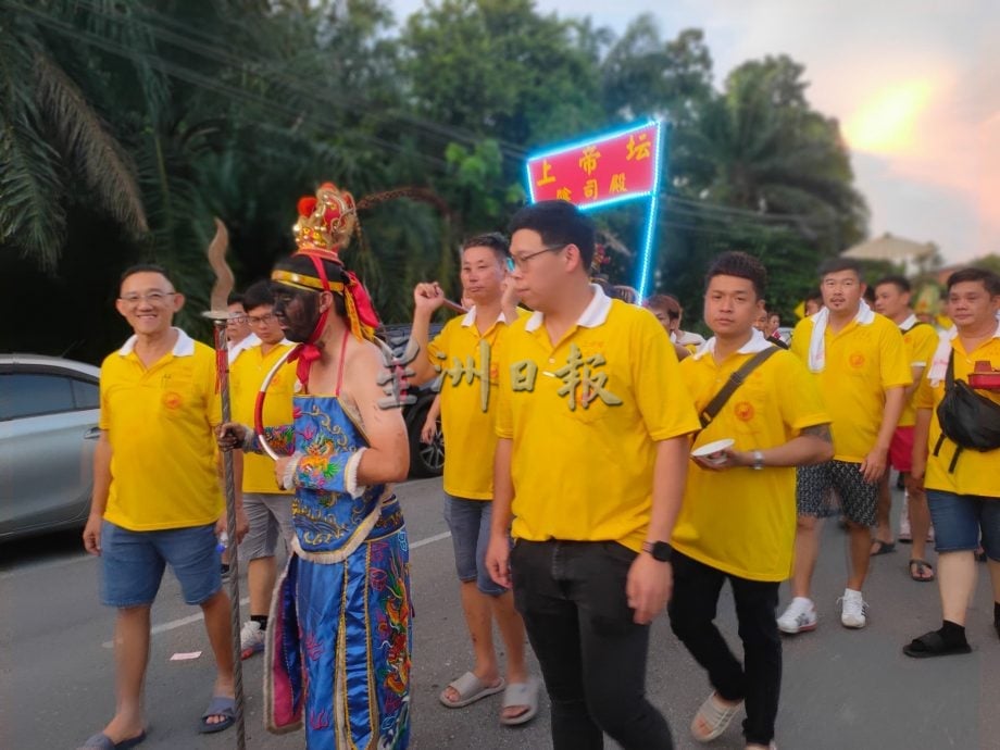 先刊/大都会-万津顺安殿众神出巡游境27神庙近1000人参与声势浩大轰动一时