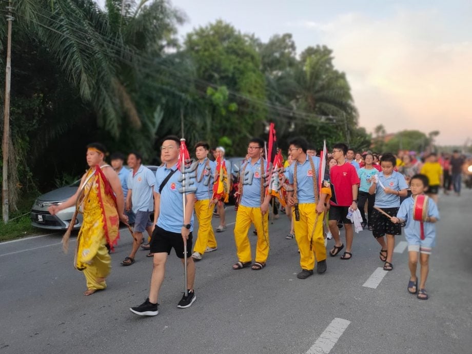 先刊/大都会-万津顺安殿众神出巡游境27神庙近1000人参与声势浩大轰动一时