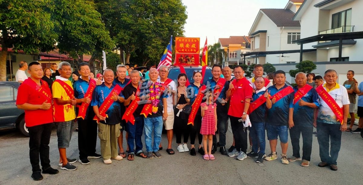 先刊/大都会-万津顺安殿众神出巡游境27神庙近1000人参与声势浩大轰动一时