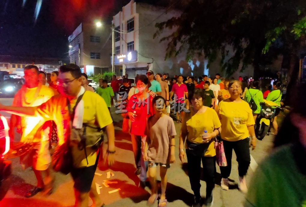 先刊/大都会-万津顺安殿众神出巡游境27神庙近1000人参与声势浩大轰动一时