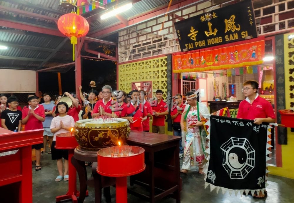 先刊/大都会-万津顺安殿众神出巡游境27神庙近1000人参与声势浩大轰动一时
