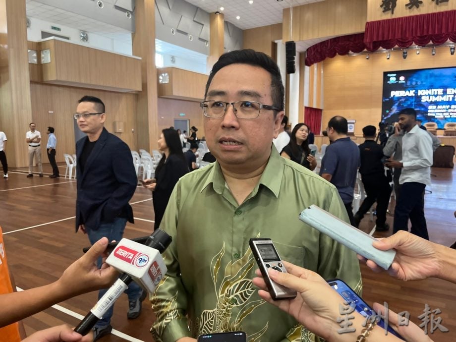 郑立慷:业界同意遵守指南 立法管AI尚需时间