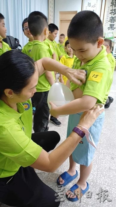 (大北马)30名小孩子体验当“怀孕”妈妈的辛苦