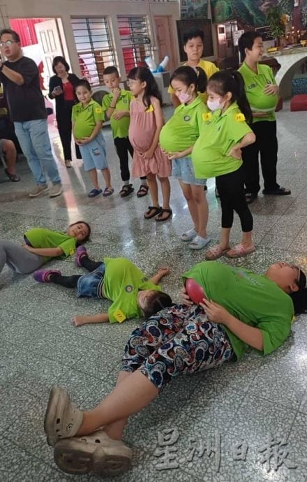 (大北马)30名小孩子体验当“怀孕”妈妈的辛苦