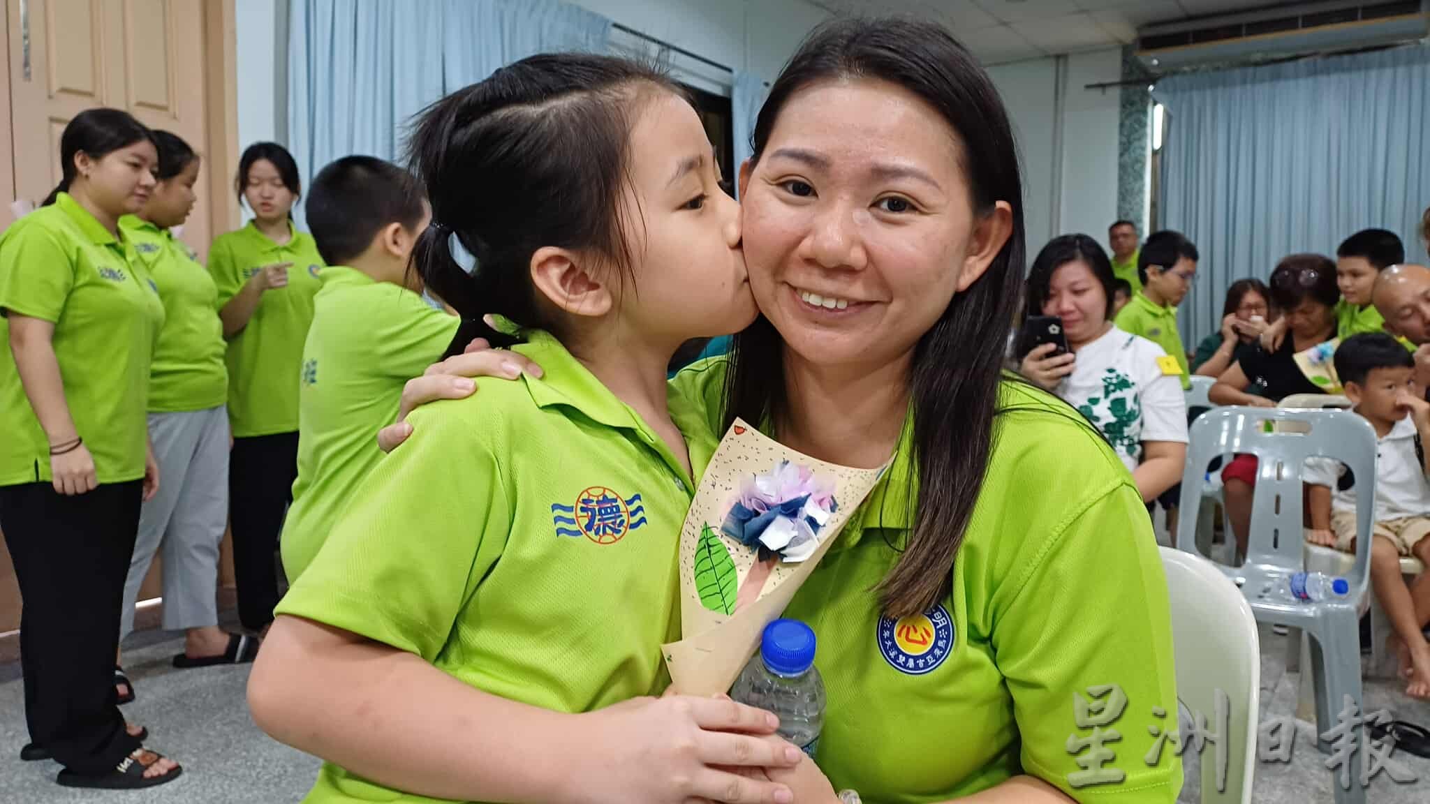 (大北马)30名小孩子体验当“怀孕”妈妈的辛苦