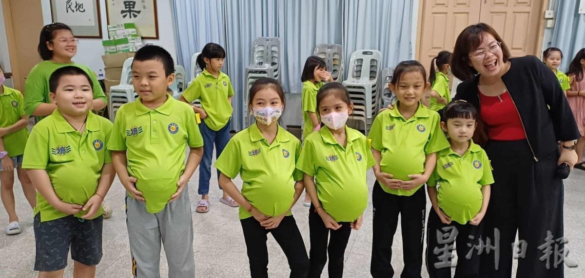 (大北马)30名小孩子体验当“怀孕”妈妈的辛苦