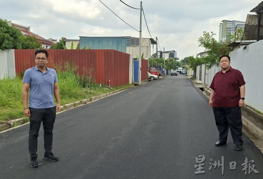 大都会/万秀巷严重路损路段重铺完工/2图