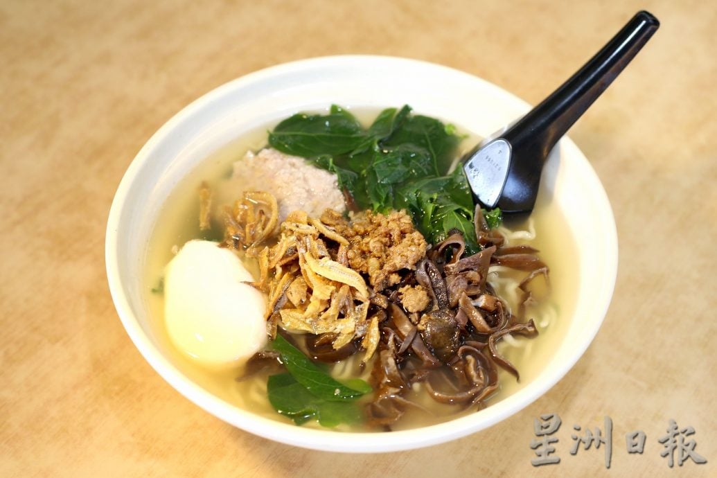 霹／版头／【人气美食】| 旅游达人变身开板面档  “见过世面”风味独特
