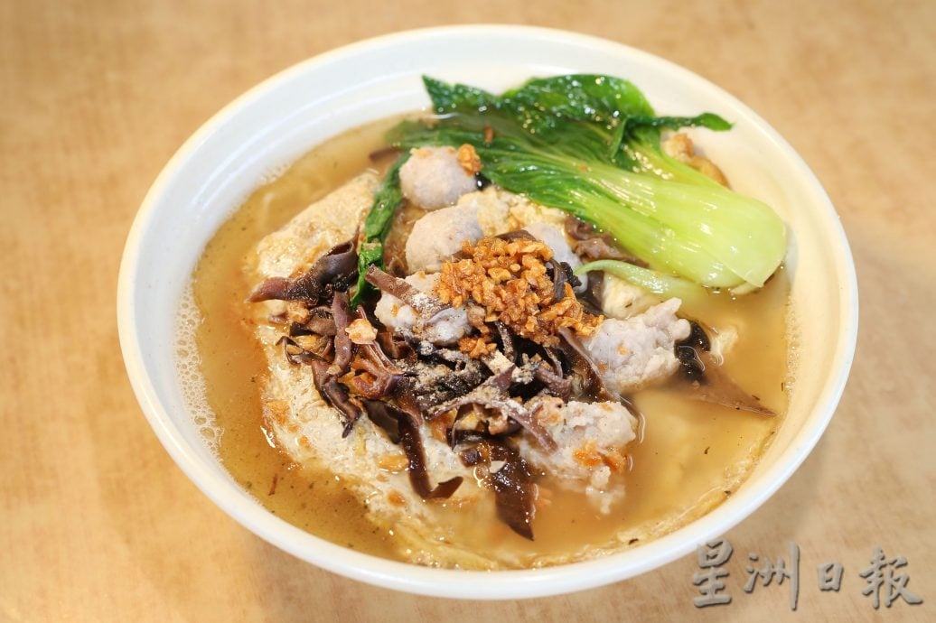 霹/版头/【人气美食】| 旅游达人变身开板面档 “见过世面”风味独特