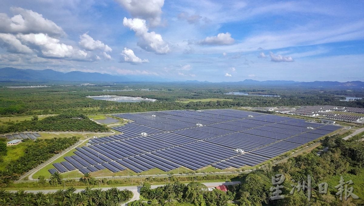 郑国霖:霹积极拓新能源 水陆太阳能农场涌现