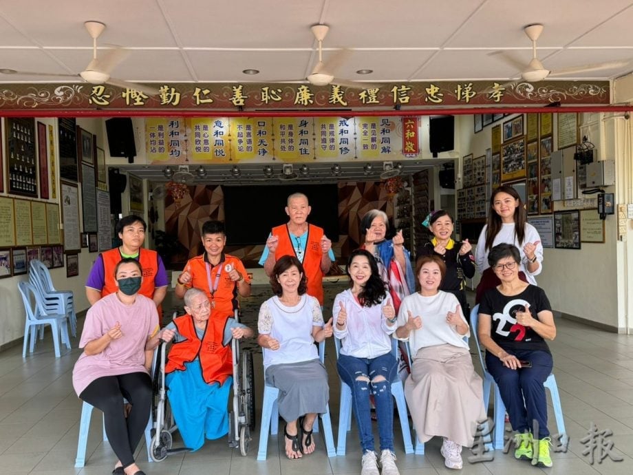 东：百乐淡属理发师联合献爱心 义务为弱势群体理发