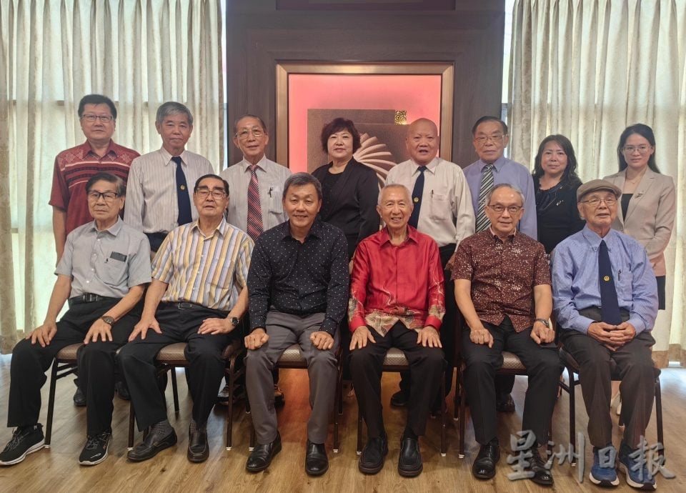 霹清寒子弟助学会理事就职 罗圣淐任会长