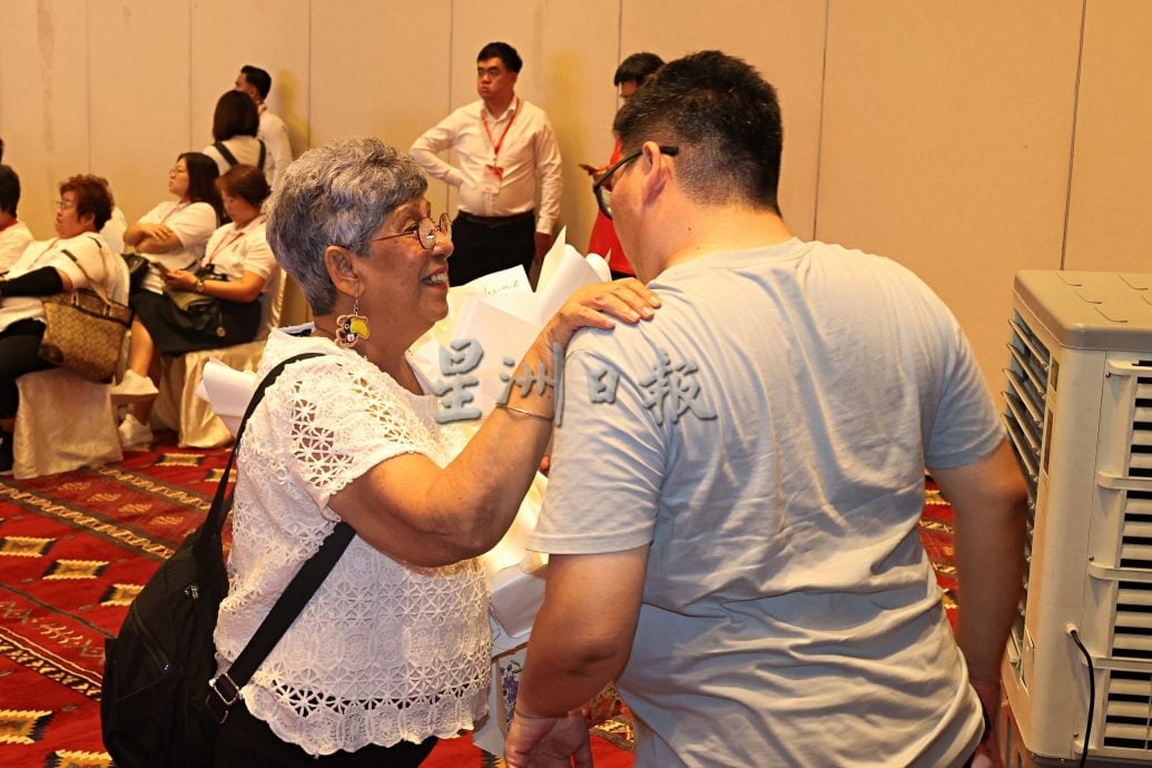 森行动党妇女组社青团改选，陈丽群 林骏荣 不战而胜