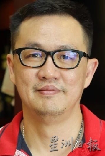 霹:封面主文/感恩母亲的伟大 市民精心筹备庆祝蛋糕花束行情看俏