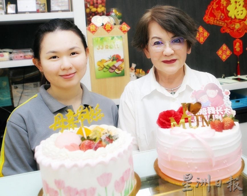 霹:封面主文/感恩母亲的伟大 市民精心筹备庆祝蛋糕花束行情看俏