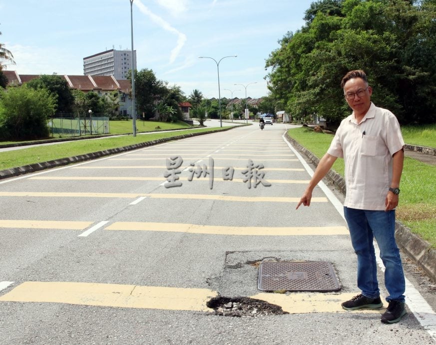 供星洲网/芙蓉Kayu Ara路处处路洞,成骑士“隐形杀手”