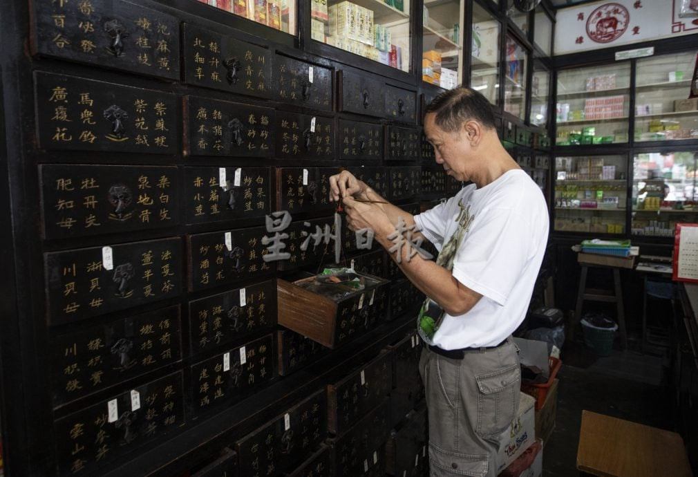 )星角摄/古色古香的百子柜