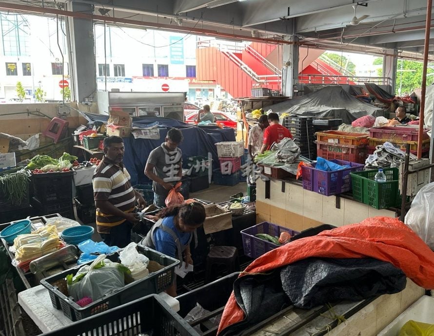 供星洲网:芙蓉公市禁请移工,贩商怨:本地人不做、移工不能请!