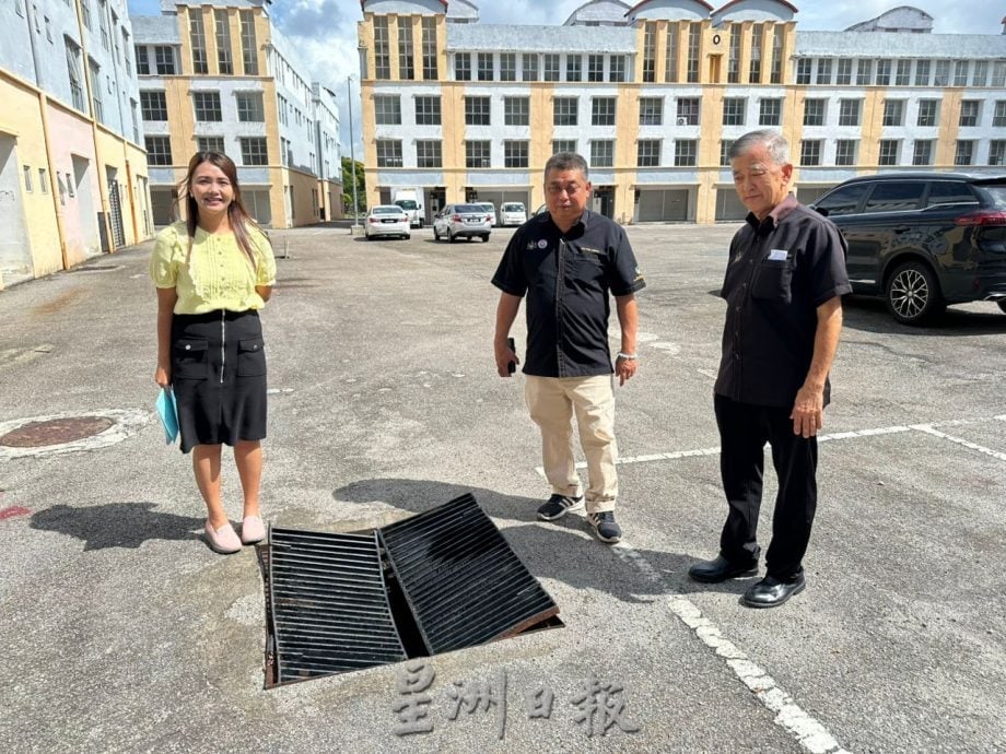 (古城第三版主文)双岛城沟盖损坏或不见 危及公路使用者安全