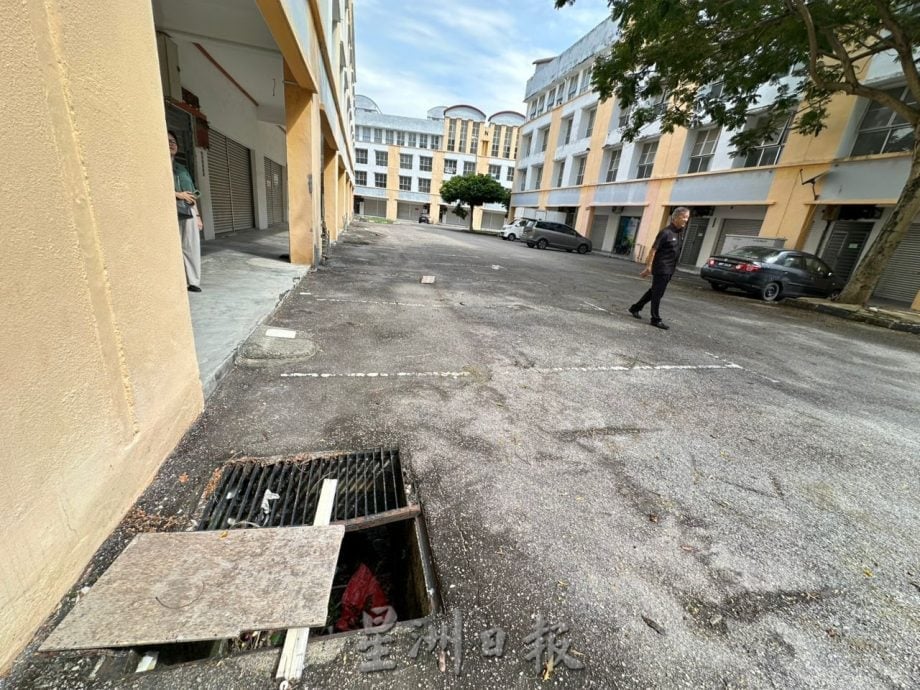 (古城第三版主文)双岛城沟盖损坏或不见 危及公路使用者安全