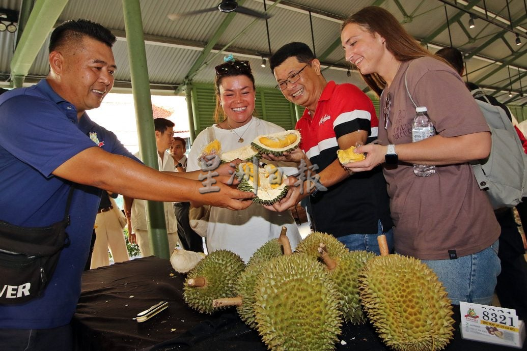 (大北马)避免与顾客产生误会 黄汉伟: 榴梿明码标价