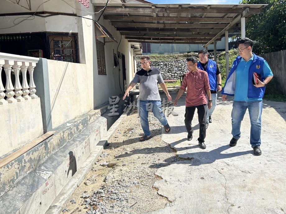 供星洲网/排水沟刚完工遇豪雨 新那旺莲花园再陷水患困扰
